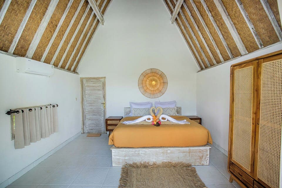 Family Villa, Ocean View, Oceanfront | 5 bedrooms, in-room safe, free WiFi