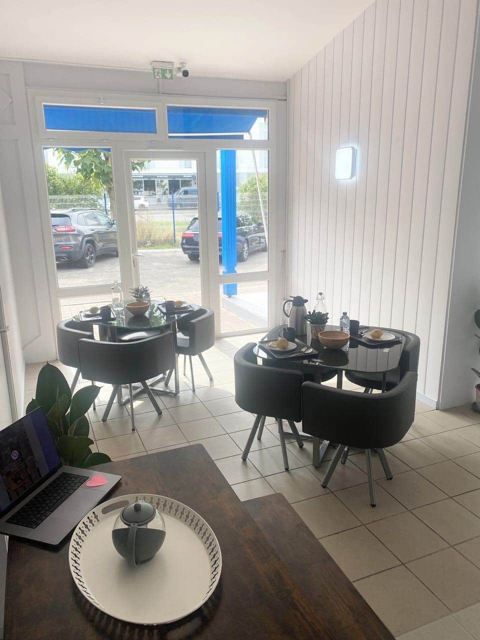 Daily buffet breakfast (EUR 6.90 per person)