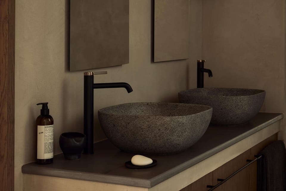 Shower, free toiletries, hair dryer, slippers