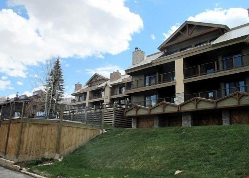 Experience the picturesque atmosphere at this amazing property.