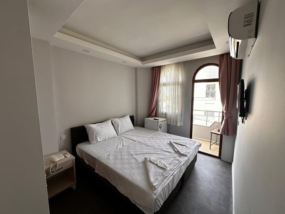 Classic Room, Balcony, Partial Sea View