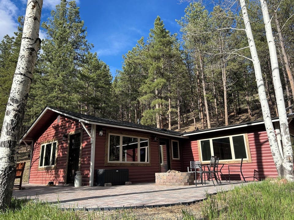 Mountain Oasis w/ large patio and gas firepit.