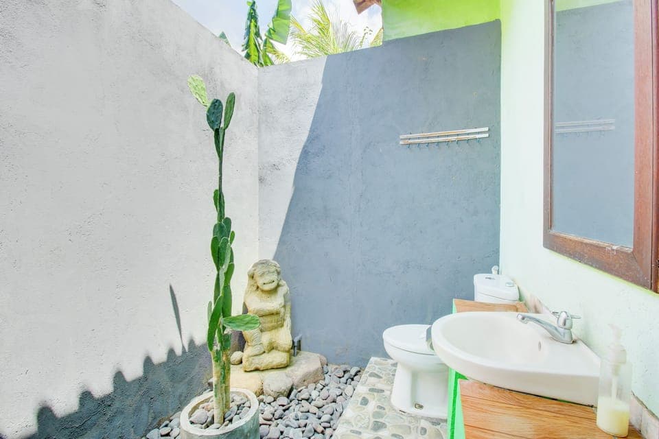 Deluxe Double Room | Bathroom | Shower, towels, soap