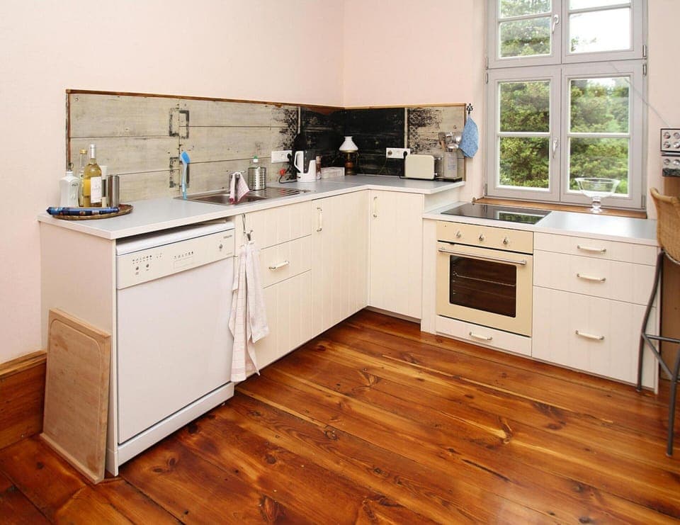 Apartment | Private kitchen | Electric kettle, toaster