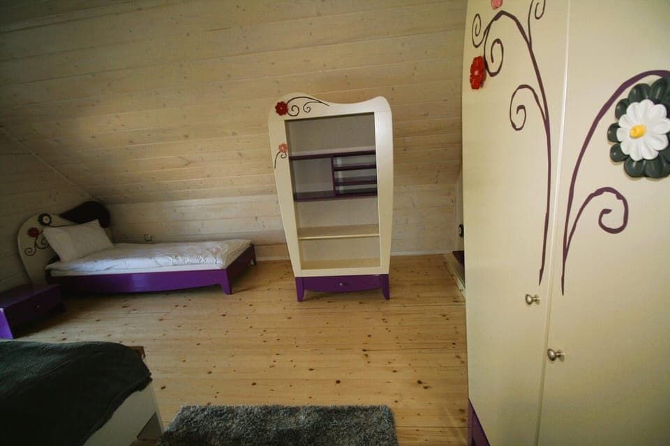 House | 3 bedrooms, individually furnished, bed sheets