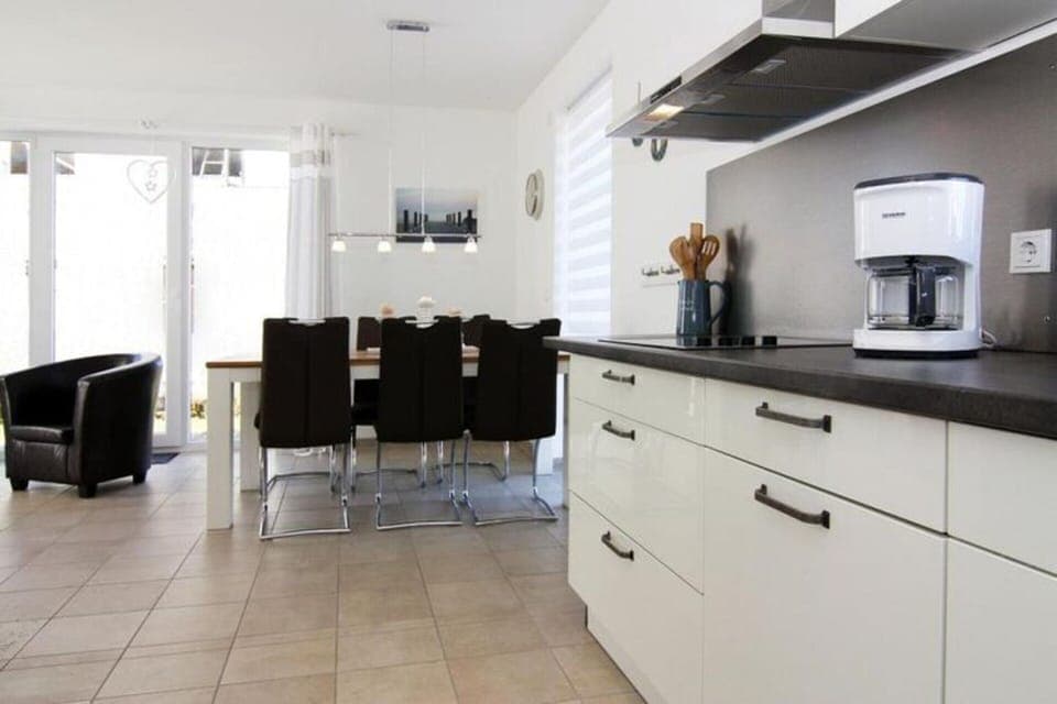 House | Private kitchen | Electric kettle, toaster, highchair