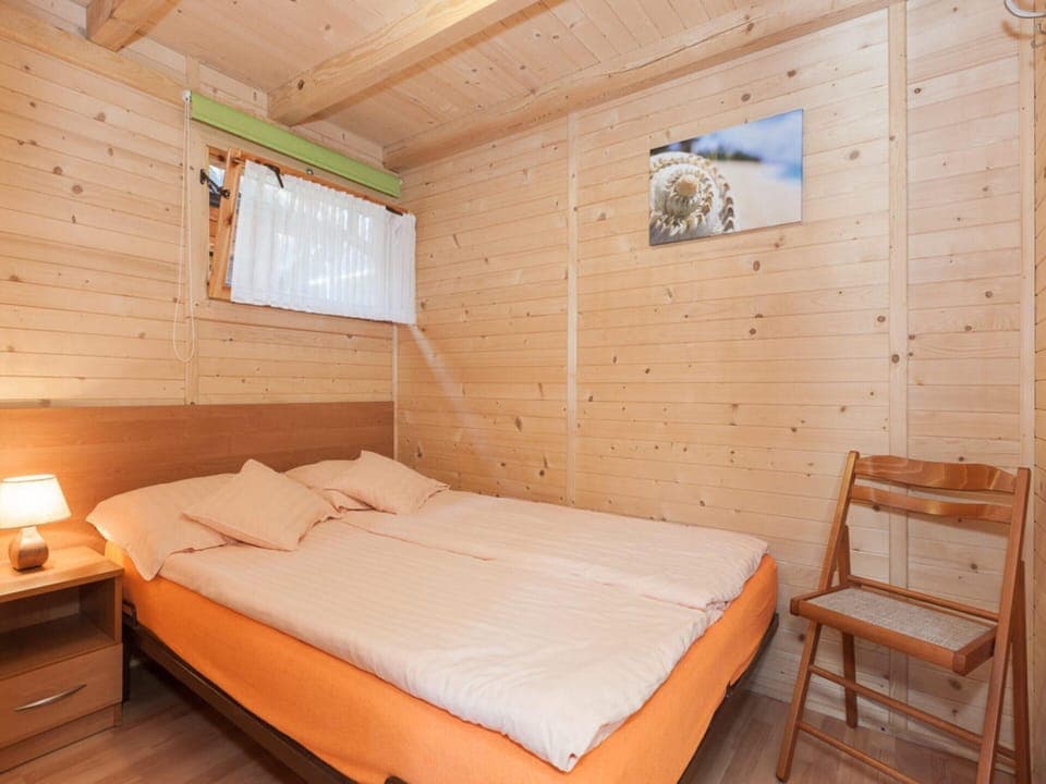 House | 3 bedrooms, individually furnished, bed sheets