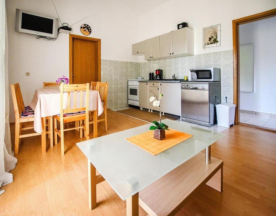 Apartment | Dining
