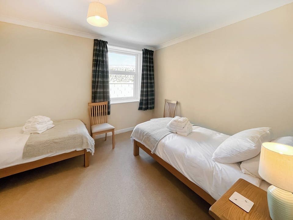 Twin bedroom | Kilquhanity Cottage, Castle Douglas