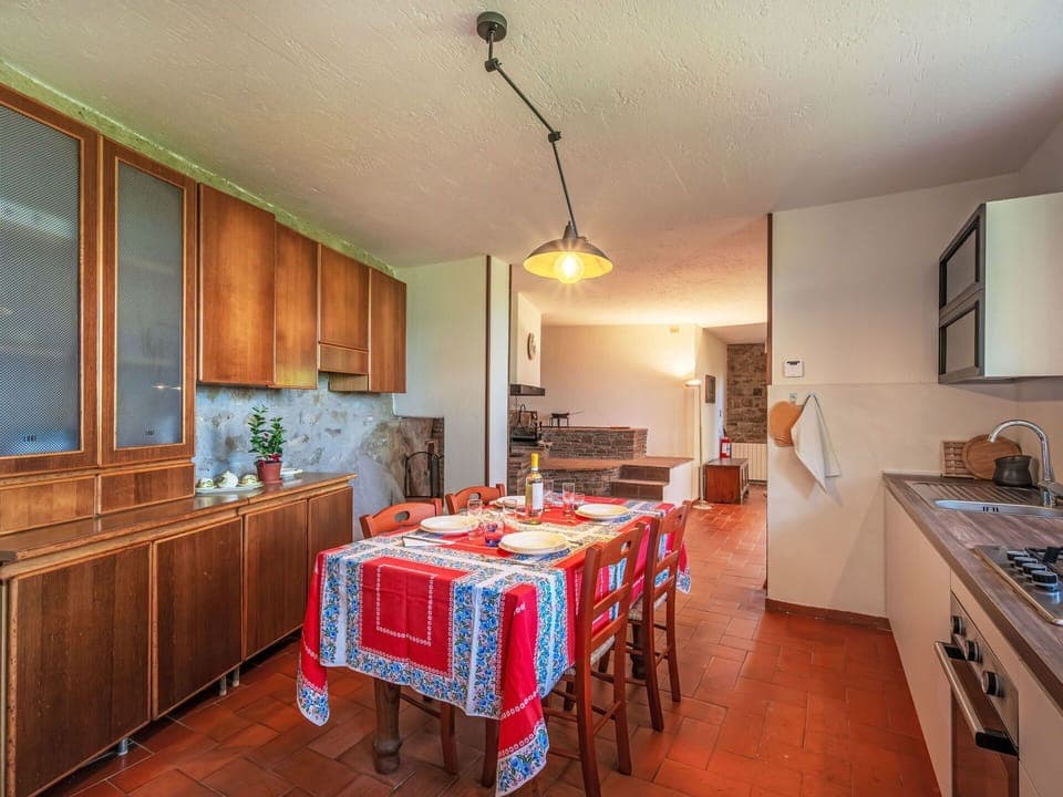 Wall, Flooring, Interior Design, Wood, Ceiling, Furniture, Floor, Kitchen, Room, Countertop