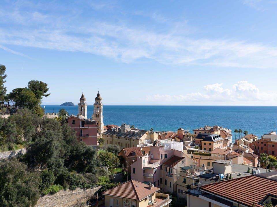 Water, Sky, Boat, Plant, Watercraft, Vehicle, Tree, Coastal And Oceanic Landforms, Arecales, Leisure