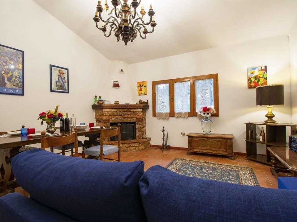 Picture Frame, Furniture, Table, Property, Couch, Houseplant, Lighting, Wood, Decoration, Plant