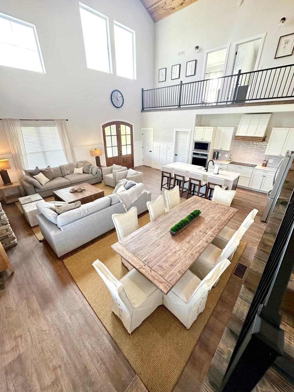 Cook up your culinary dreams in our brand-new, fully stocked farmhouse kitchen! Whether you're preparing a gourmet feast or a simple meal, you'll find everything you need to make it a success. Bon appétit in your home away from home!