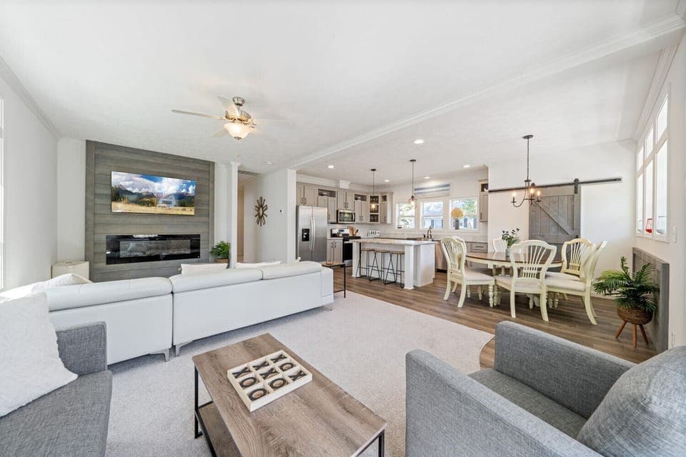 Large open floor plan for entertaining