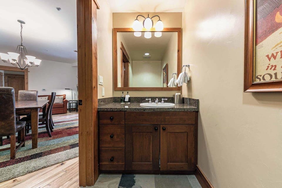 7001 Northstar Dr Unit 307-print-013-010-Interior-3153x2102-300dpi