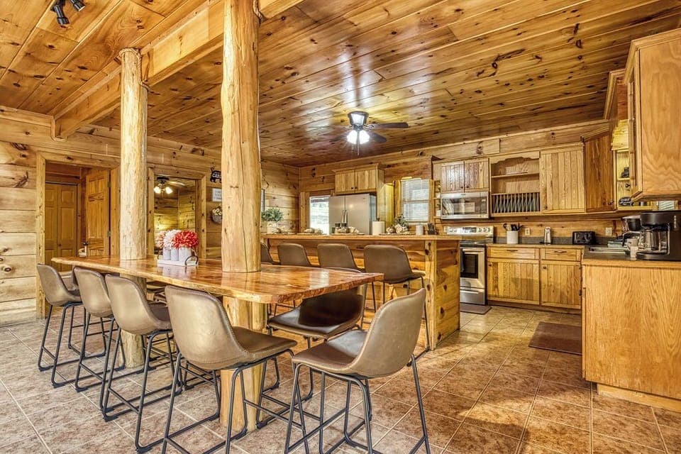 Dining Area w/ plenty of seating