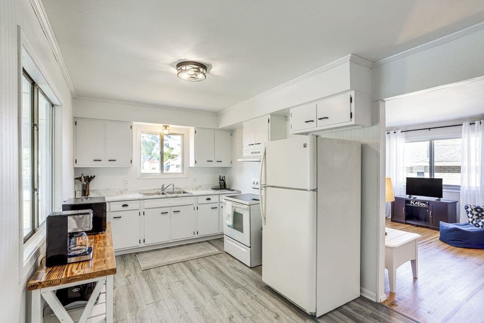 Kitchen | Drip Coffee Maker | Toaster | Cooking Utensils