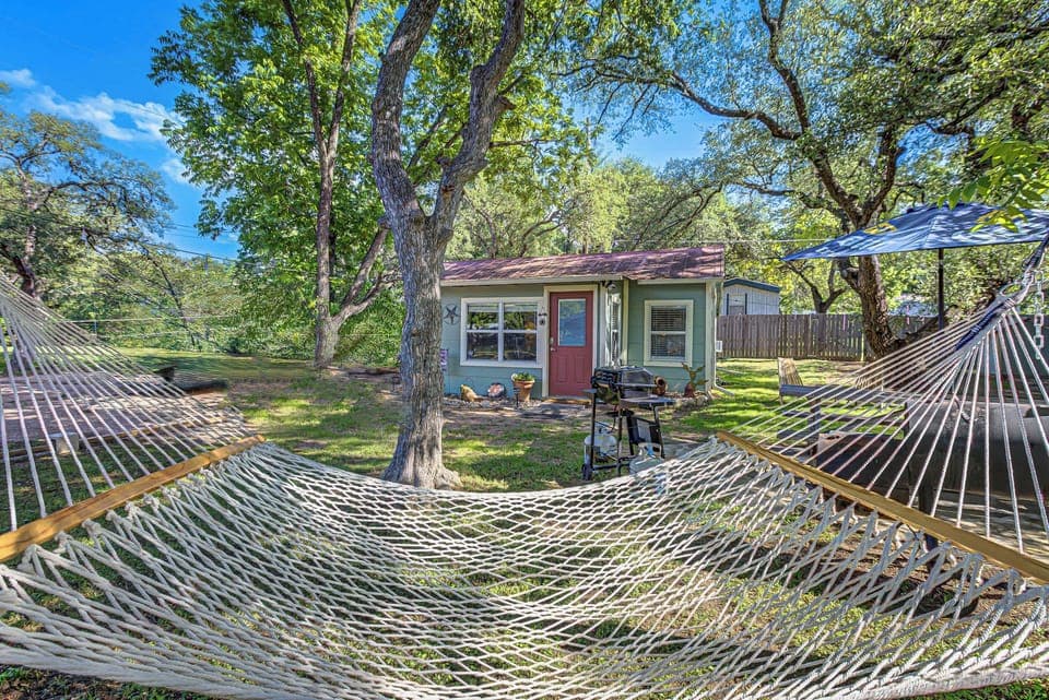 Outdoor dining, hammock, BBQ grill, cornhole