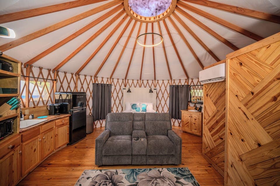 This cozy Yurt is PERFECT for a Couples getaway or for friends to have fun!