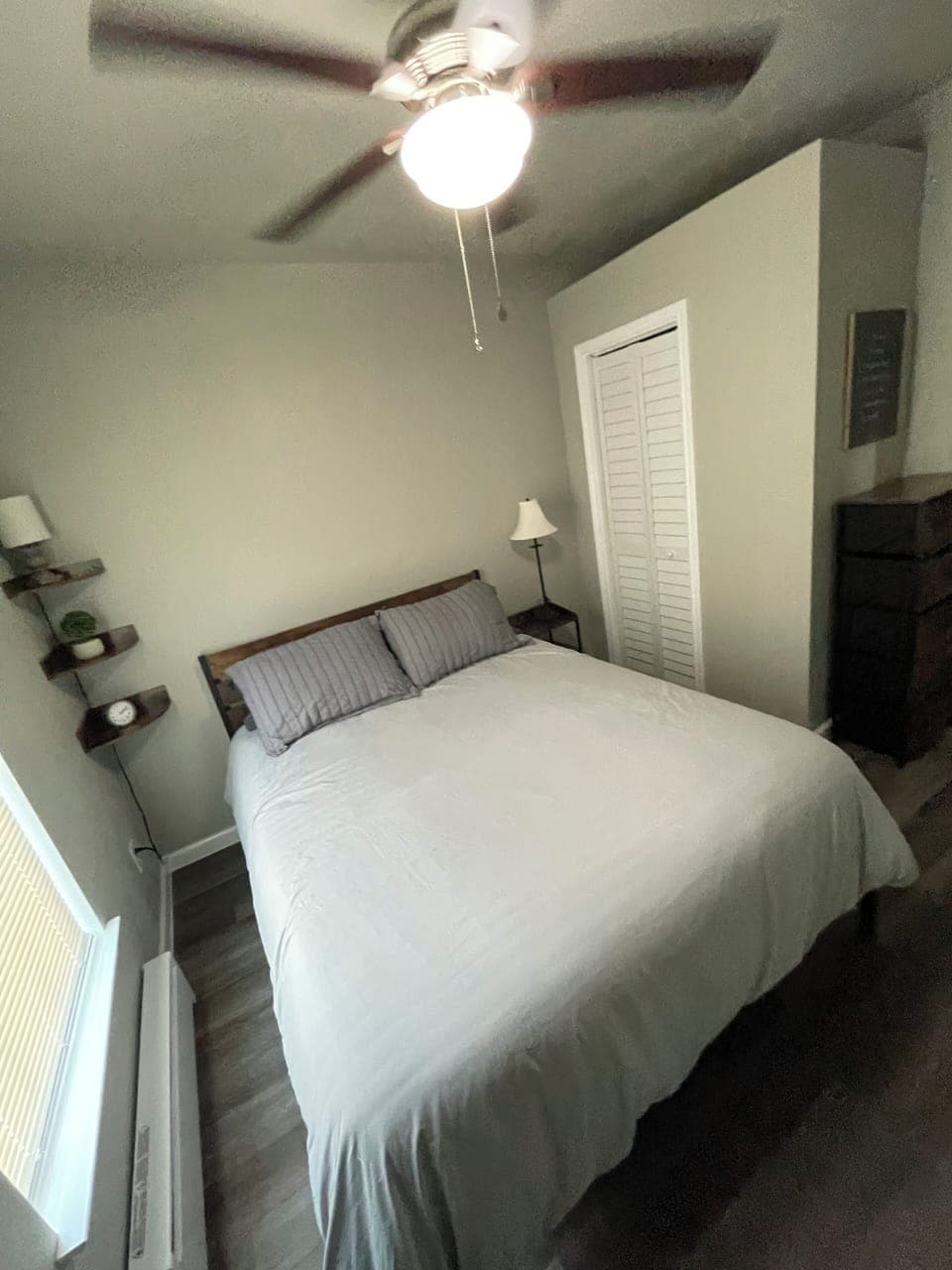 Bedroom with queen bed