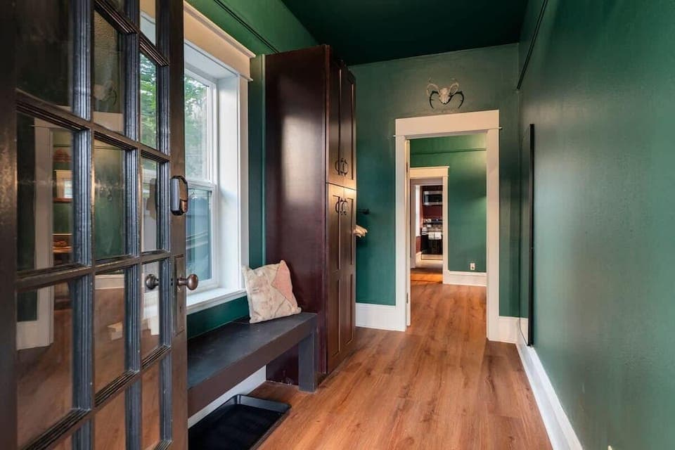 Entrance / mudroom