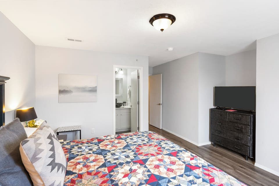 The king suite features a TV and private ensuite