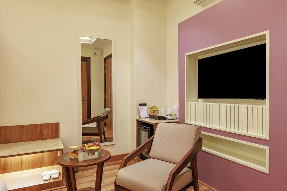 Standard Room | In-room safe, laptop workspace, blackout drapes, soundproofing