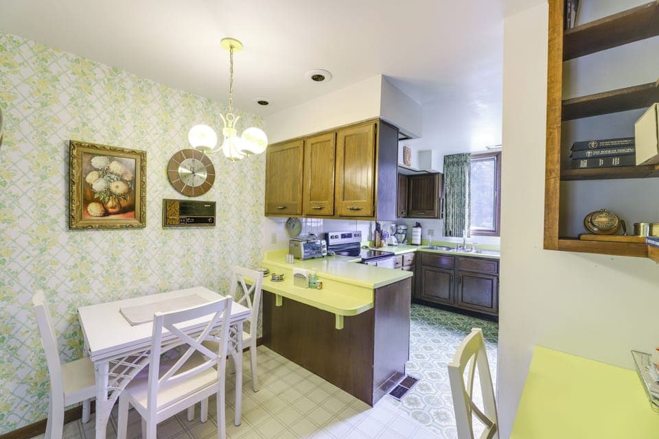 Kitchen | Dining Area | Coffee Maker