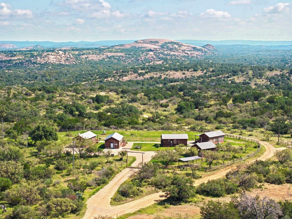 Stunning views of Enchanted Rock, lush greenery, and a variety of nearby outdoor activities!