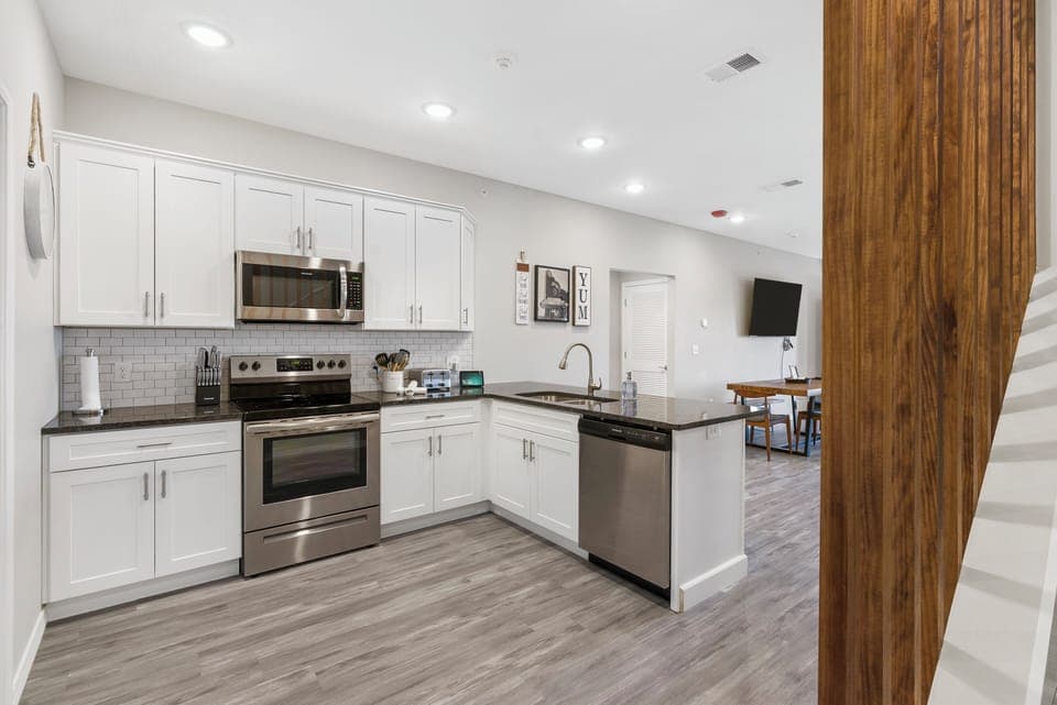 Kitchen has all your basics