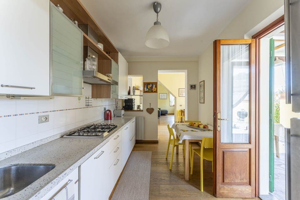 House, Balcony | Private kitchen | Full-size fridge, microwave, oven, stovetop