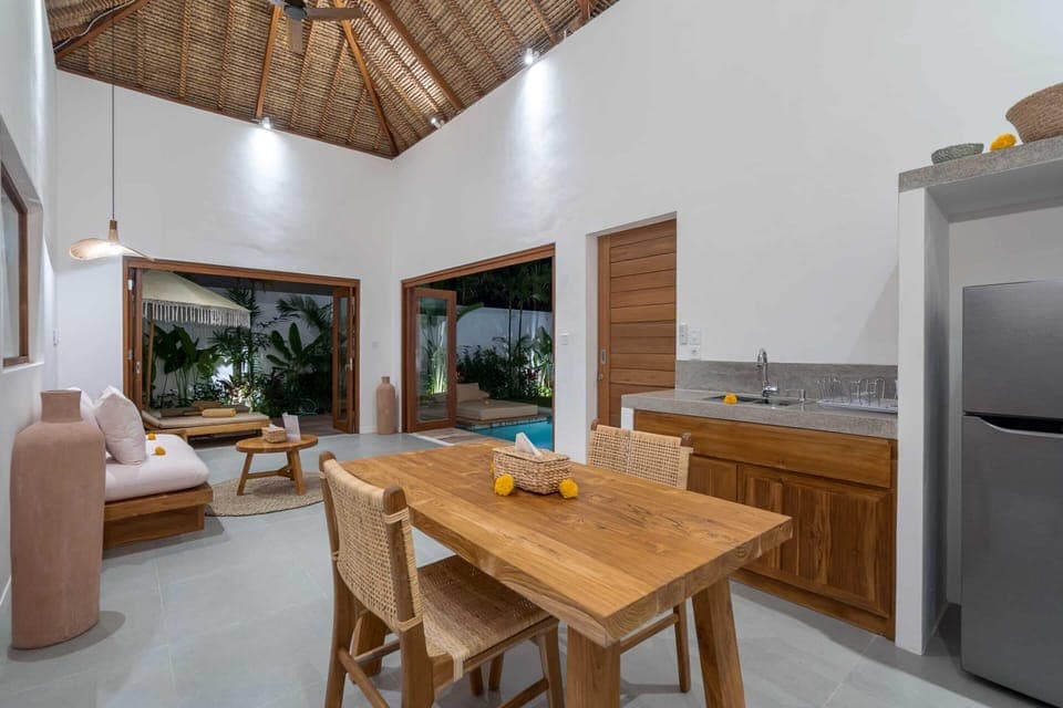 Basic Villa | Dining
