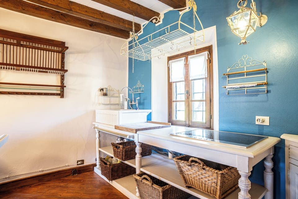 Apartment, 1 Bedroom | Private kitchen | Fridge, oven, stovetop, cookware/dishes/utensils