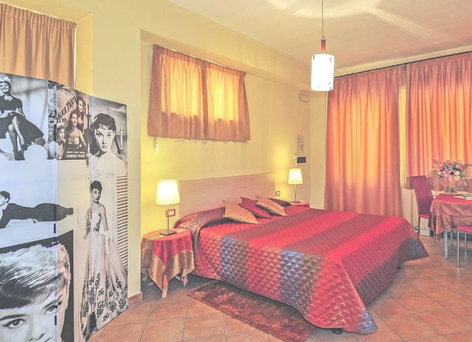 Premium bedding, Select Comfort beds, minibar, desk