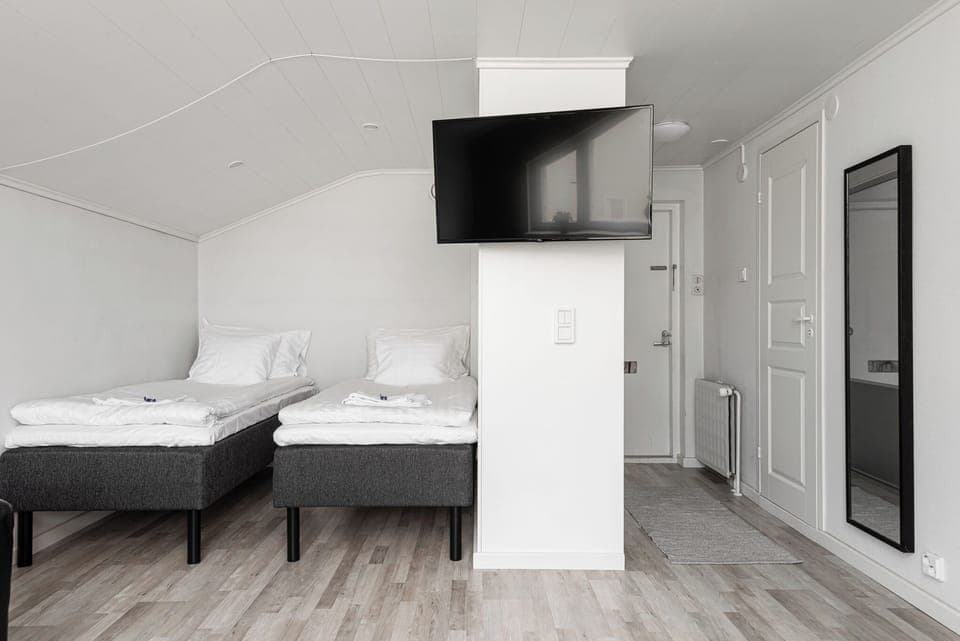 Economy Studio | Free WiFi