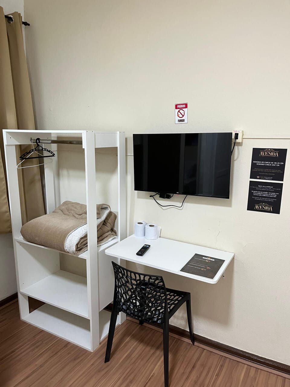 Comfort Single Room | Egyptian cotton sheets, premium bedding, desk, laptop workspace