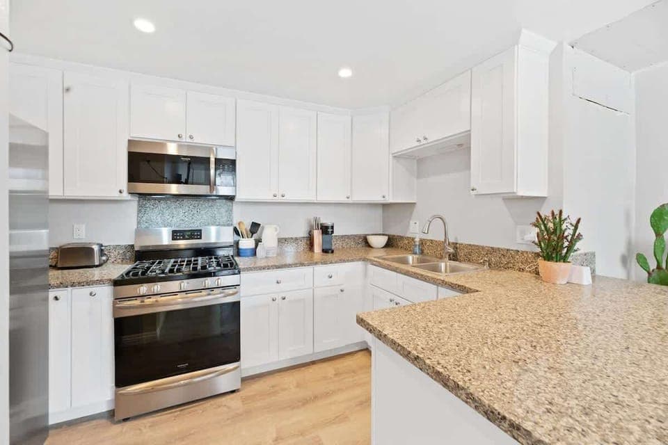 Updated kitchen stocked with all of the cooking essentials!