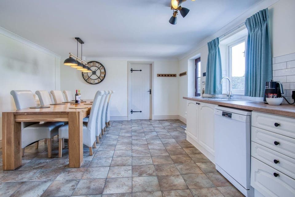 The Cross - 4 Bedroom Cottage - Llangennith (6203)