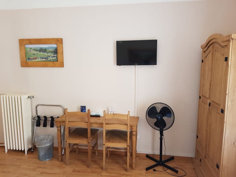 Twin Room | In-room safe, desk, soundproofing, iron/ironing board