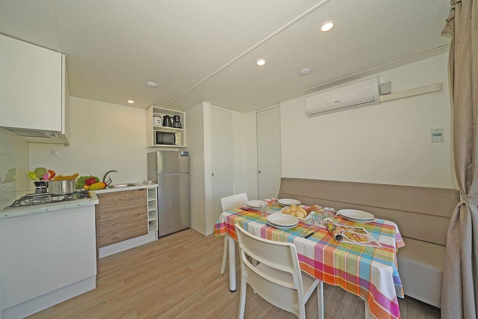 NABUCCO DELUXE S | Private kitchen | Full-size fridge, microwave, stovetop, espresso maker