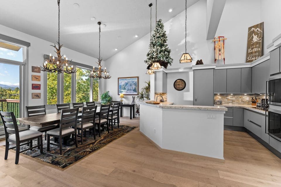 Open concept kitchen and dining area.