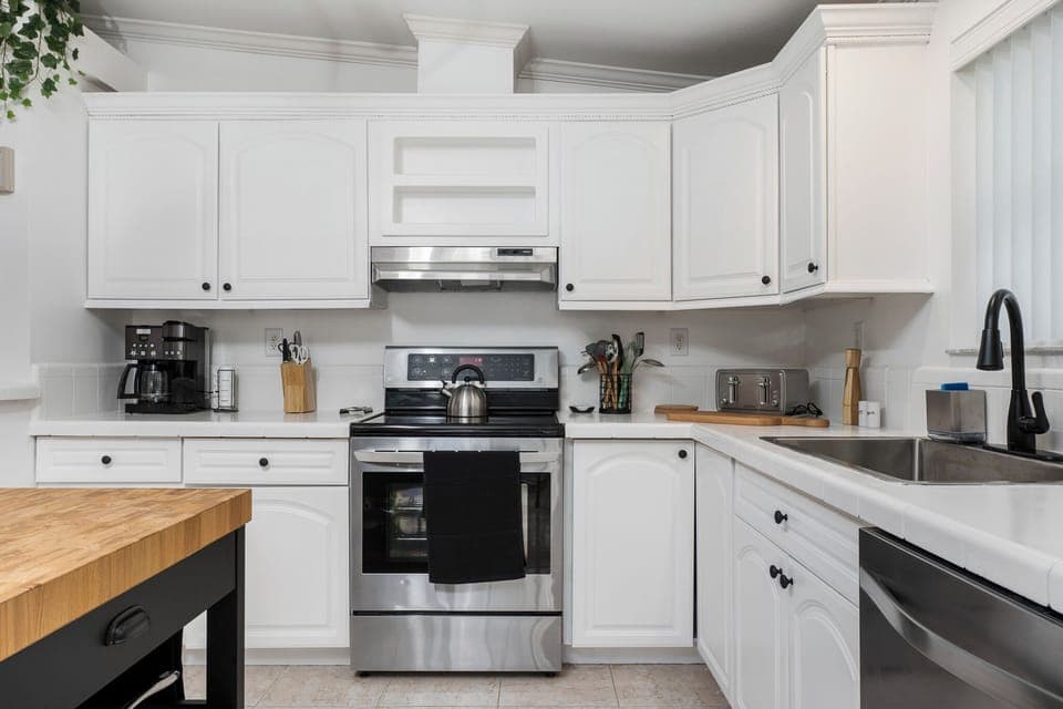 Fully Equipped - Everything You Need To Make A Delicious Home Cooked Meal!