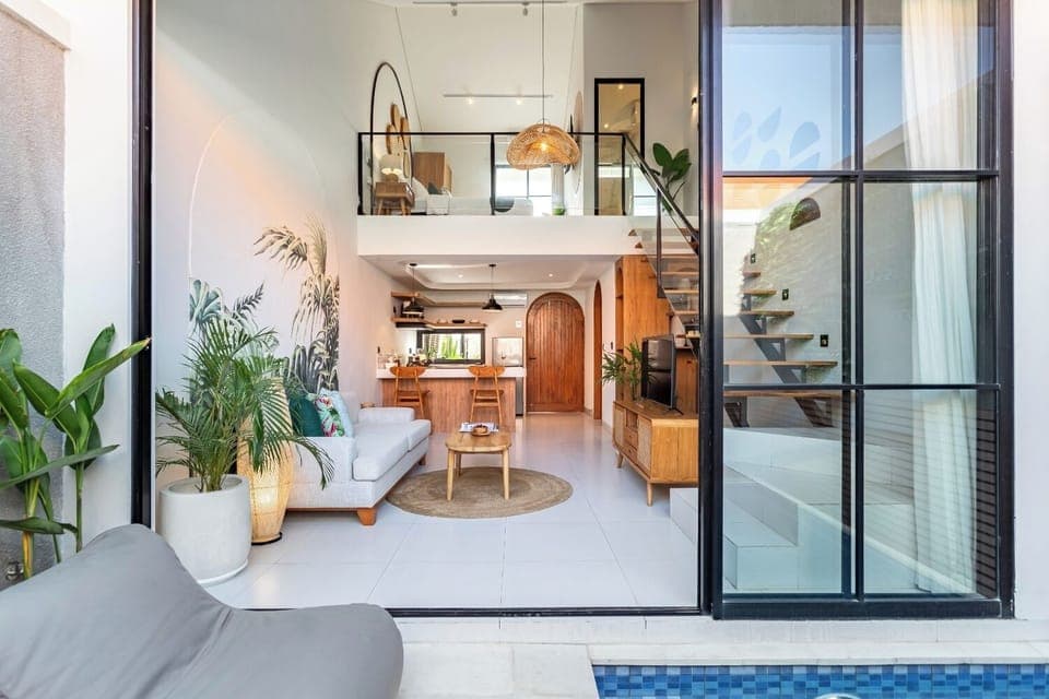 Deluxe Double Room, Garden View | Living area | 32-inch TV with digital channels