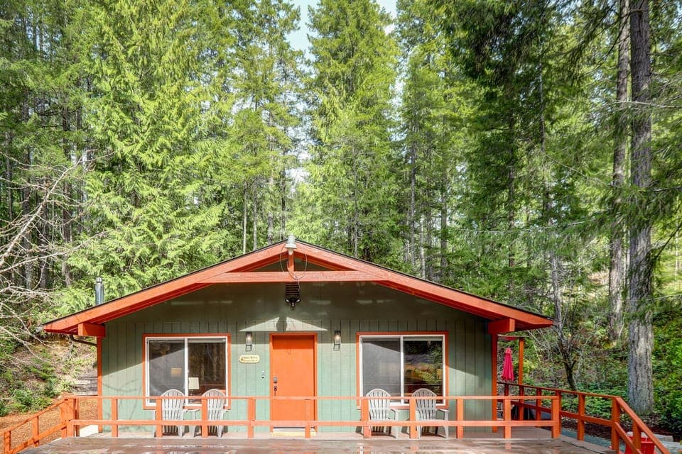 Cabin located on Wooded Lot