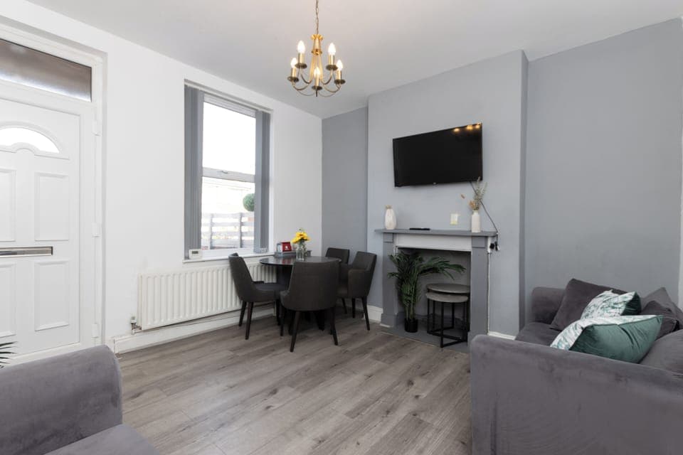 House | Living area | TV, fireplace