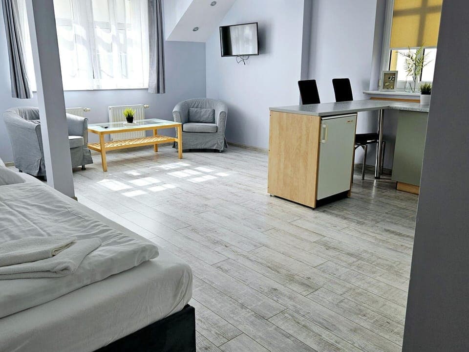 House | 3 bedrooms, individually furnished, bed sheets