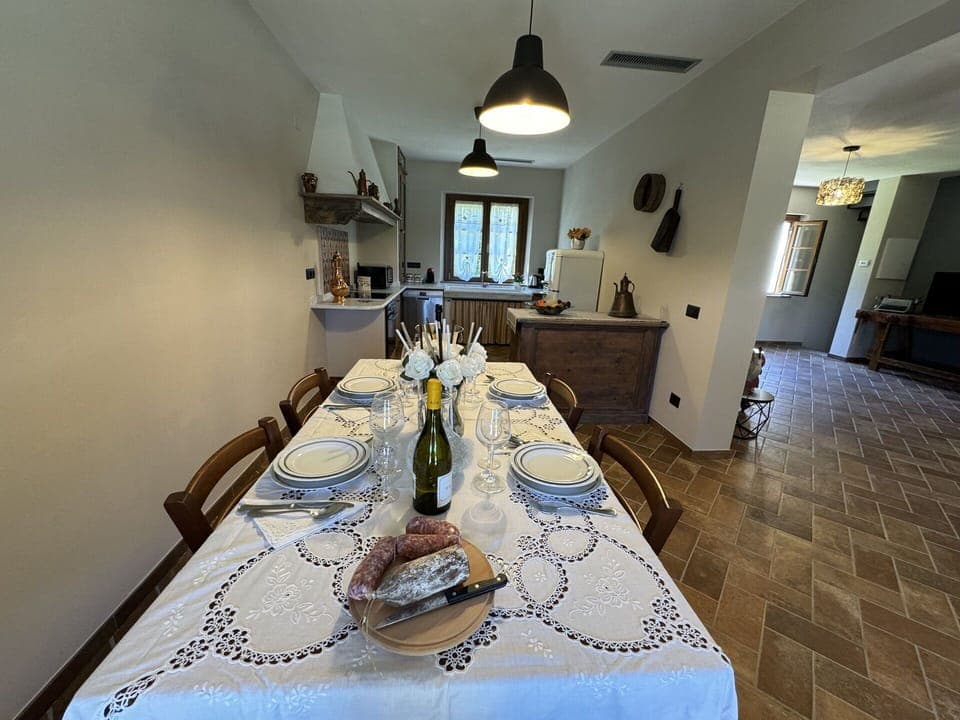 Table, Furniture, Decoration, Tableware, Building, Chair, Tablecloth, Lighting, Interior Design, Drinkware