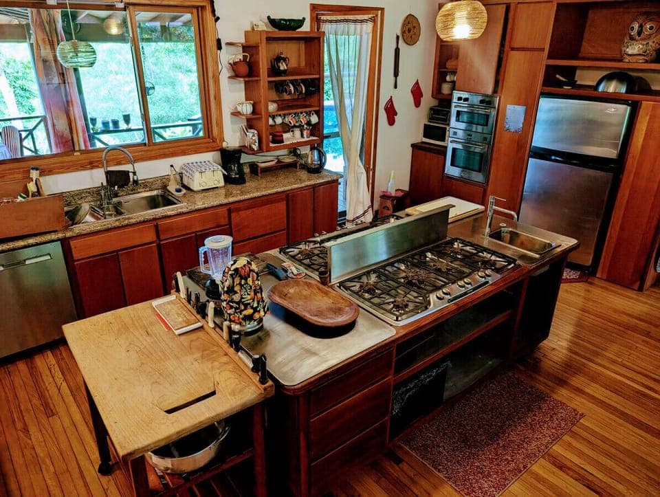 Fully equipped kitchen