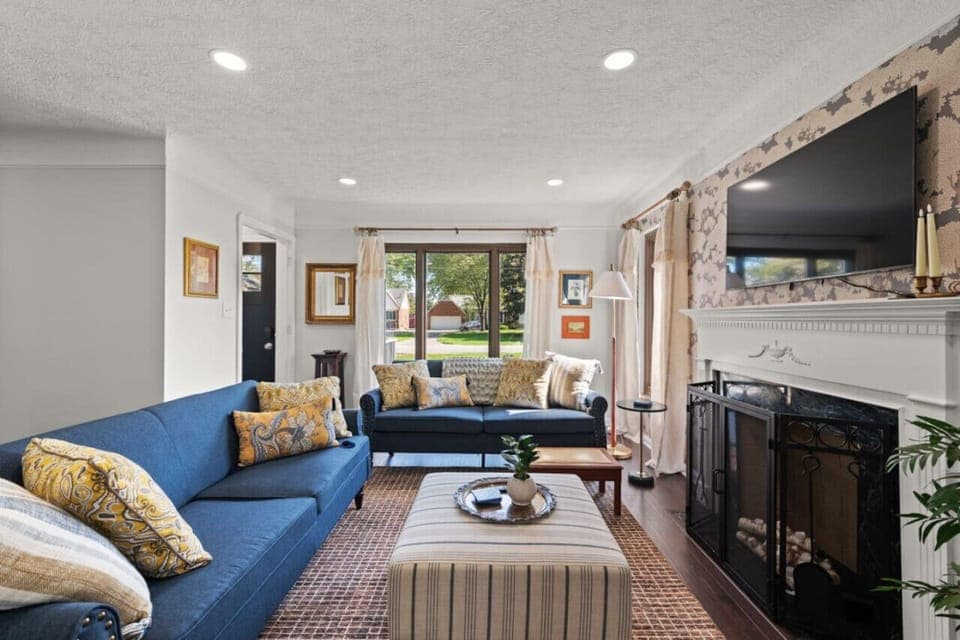 Cozy vibes and sunshine streaming in!  Perfect for a relaxing afternoon.☀️ #homedecor