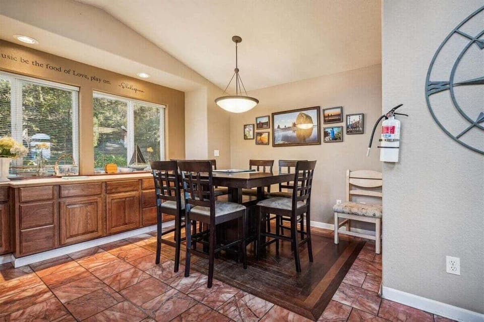Upper Level Dining area at Haystack Villa